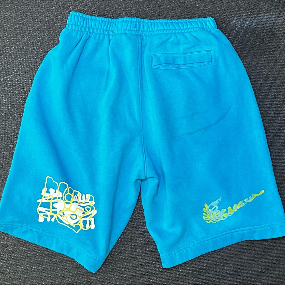 Nike MEN NSW CLUB SPRING BREAK FLEECE SHORTS BLUE/MULTICOLOR Streetwear